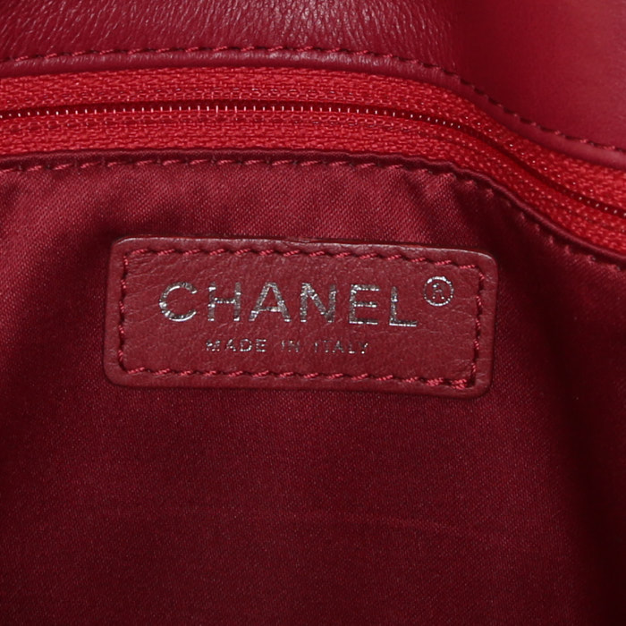 Sac à main Chanel Timeless en cuir rose-framboise - Detail D4