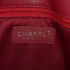 Bolso de mano Chanel Timeless en cuero color frambuesa - Detail D4 thumbnail