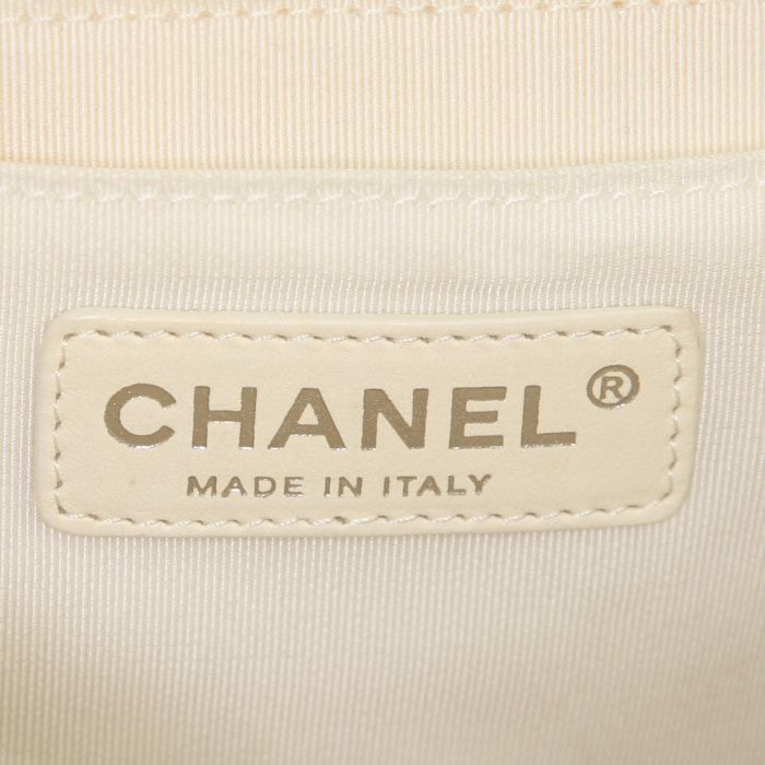 Chanel  Timeless shoulder bag  in pink canvas - Detail D4