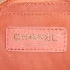 Sac bandoulière Chanel en cuir matelassé beige - Detail D4 thumbnail