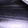 Bolsito de mano Saint Laurent Enveloppe en cuero acolchado con motivos de espigas negro - Detail D2 thumbnail
