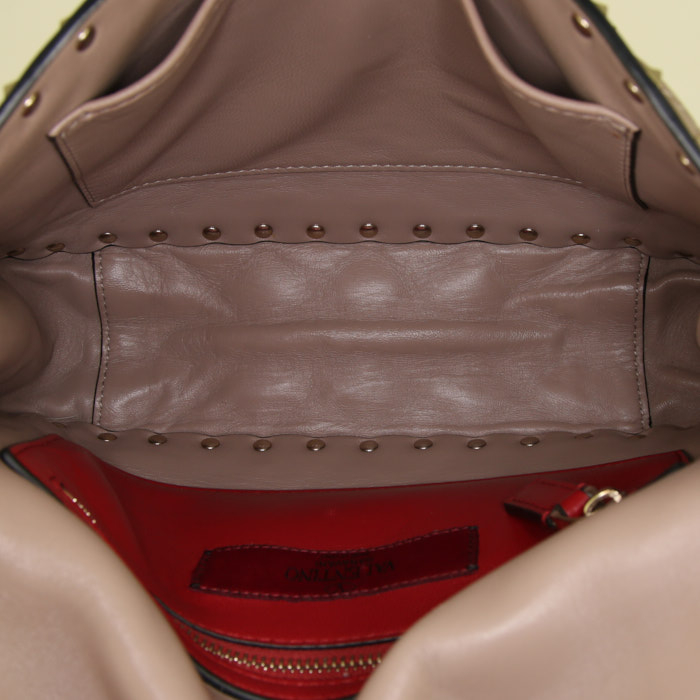 Bolso bandolera Valentino Garavani Rockstud Spike en cuero color topo - Detail D3