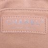 Bolso de mano Chanel Timeless Maxi Jumbo en lona beige - Detail D4 thumbnail
