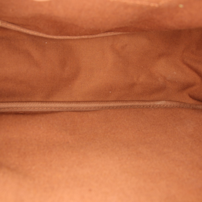 Sac bandoulière Louis Vuitton Saumur en toile monogram enduite marron et cuir naturel - Detail D2