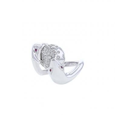 Sortija Boucheron Trouble en oro blanco,  diamantes y rubíes
