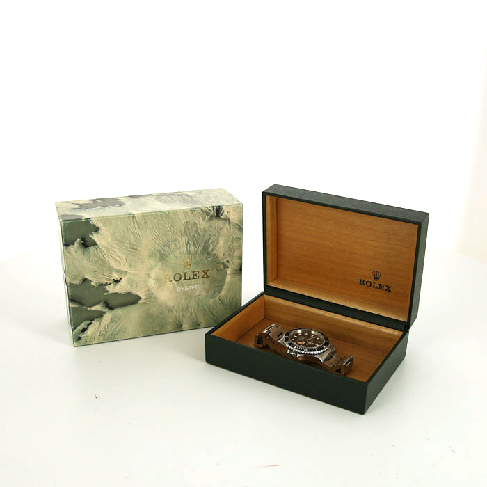 Montre Rolex Submariner Date en acier Ref :  16610 Vers  1990 - Detail D2