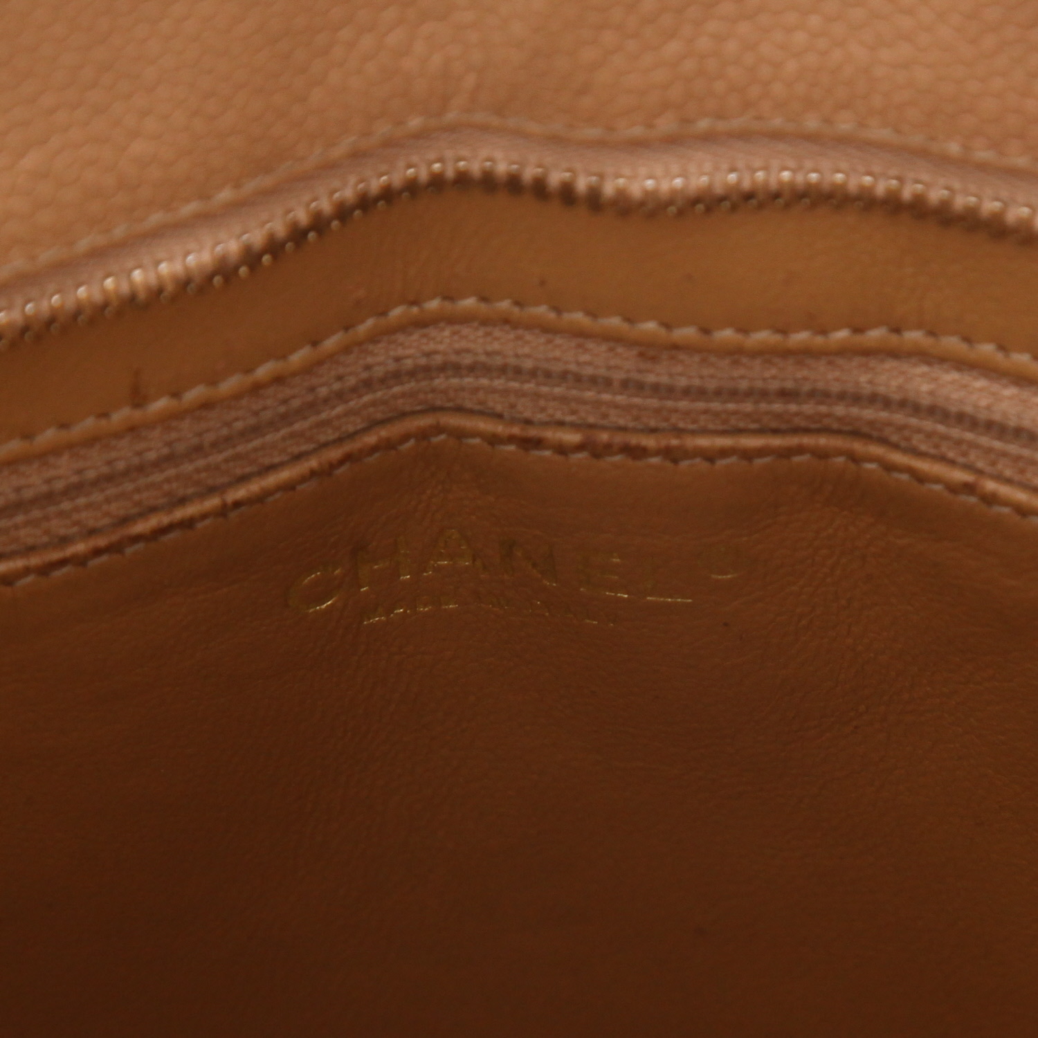 Borsa Chanel  Medaillon in pelle martellata e trapuntata beige - Detail D2
