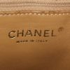 Sac à main Chanel Medaillon - Bag en cuir grainé matelassé beige - Detail D3 thumbnail