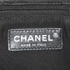 Shopping bag blu Chanel  Executive in pelle martellata nera - Detail D3 thumbnail