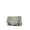 Bolso de mano Chanel 2.55 en cuero acolchado plateado - 00pp thumbnail