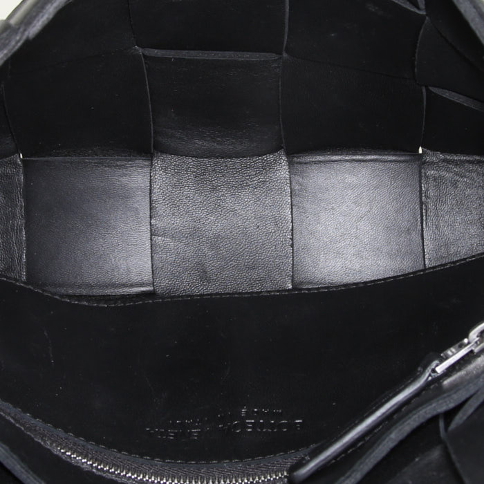 Bolso bandolera Bottega Veneta Casette en cuero intrecciato negro - Detail D2