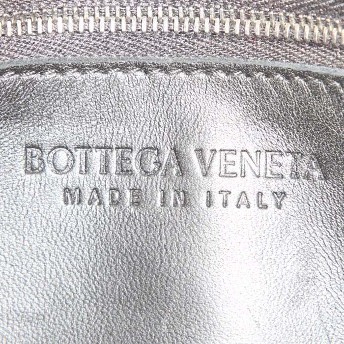 Bolso bandolera Bottega Veneta Casette en cuero intrecciato negro - Detail D3