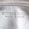 Sac bandoulière Bottega Veneta Casette en cuir intrecciato noir - Detail D3 thumbnail