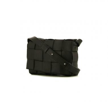 Bolso bandolera Bottega Veneta Casette en cuero intrecciato negro