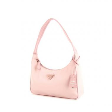 Prada Re-Edition 2005 Raffia Bag (Pink)  Bolsas femininas, Bolsas, Bolsas  de tricô