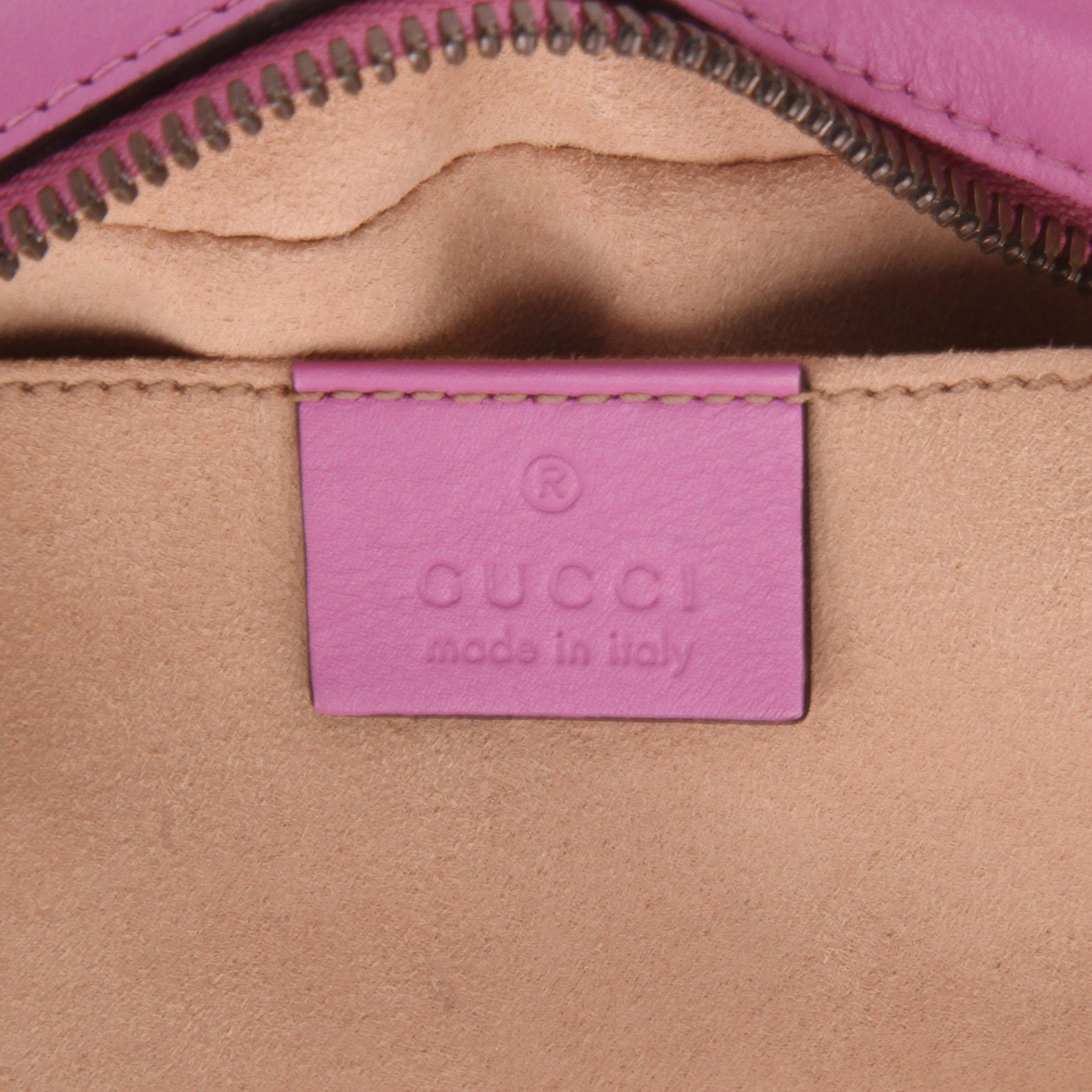 Sac bandoulière Gucci  GG Marmont Camera en cuir matelassé rose - Detail D2
