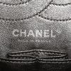 Sac bandoulière Chanel 2.55 en cuir matelassé gris métallisé - Detail D4 thumbnail