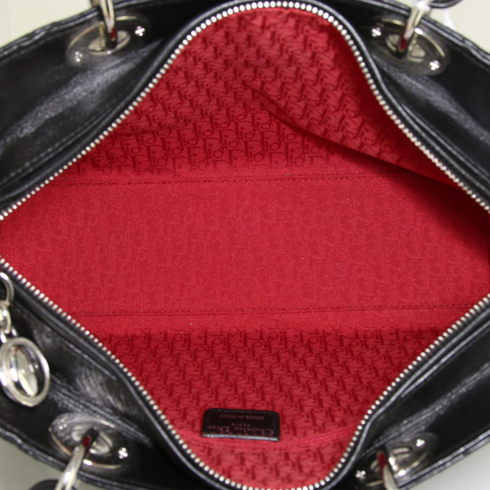Bolso de mano Dior Lady Dior en cuero cannage negro - Detail D3