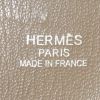 Sac bandoulière Hermès Jypsiere 34 cm en cuir togo étoupe - Detail D3 thumbnail