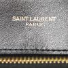 Sac bandoulière Saint Laurent Loulou moyen modèle en cuir matelassé chevrons noir - Detail D4 thumbnail