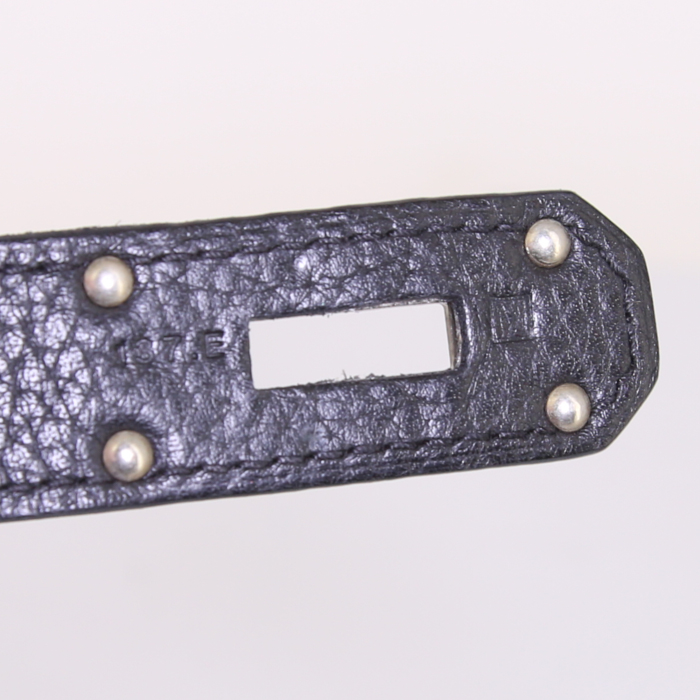 Bolso bandolera Hermes Jypsiere en cuero togo negro - Detail D4