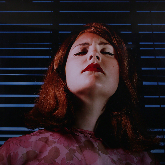 Alex Prager, "Eva", Photography from the "Week-end" series, chromogenic print on aluminum, edition of 5 copies, framed, of 2009 - Detail D1