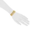 Bracciale flessibile Cartier Perruque modello grande in oro giallo - Detail D1 thumbnail