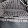 Borsa a tracolla Louis Vuitton Metis in pelle monogram con stampa nera - Detail D3 thumbnail