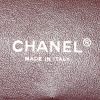 Bolso de mano Chanel  Timeless Maxi Jumbo en cuero acolchado negro - Detail D4 thumbnail