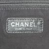 Sac cabas Chanel Grand Shopping en toile matelassée verte et cuir noir - Detail D3 thumbnail