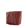 Grand Shopping bag Chanel in pelle rossa con motivo forato - 00pp thumbnail