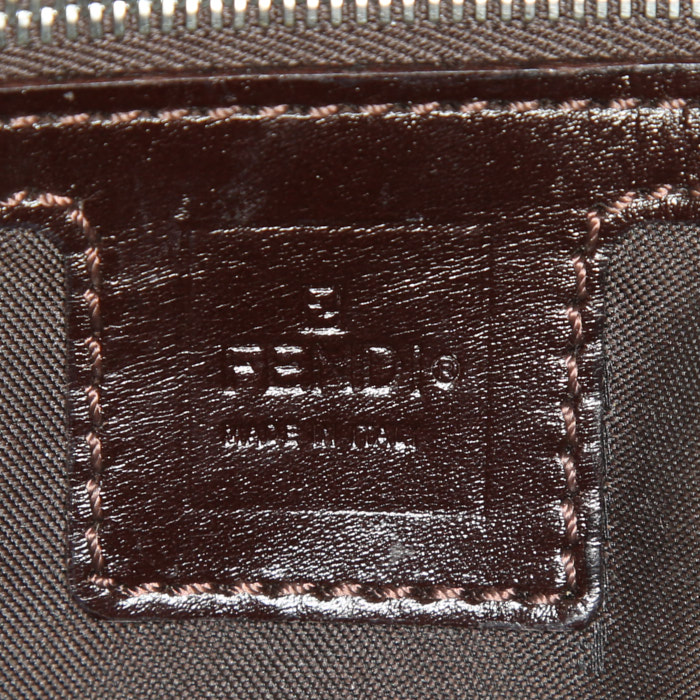 Bolso de mano Fendi Baguette en lona Monogram y cuero marrón - Detail D3