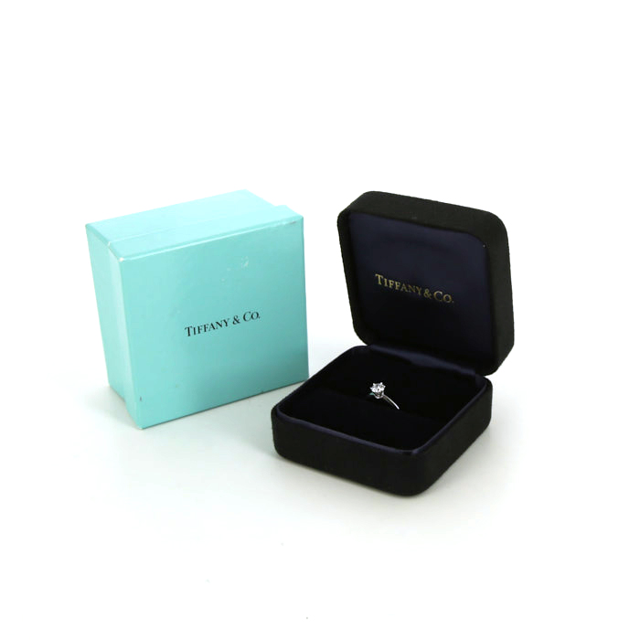 Sortija solitaria Tiffany & Co Setting en platino y diamante - Detail D5