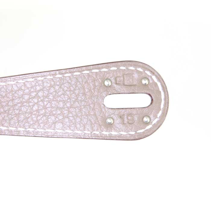 Bolso de mano Hermes Lindy en cuero togo marrón etoupe - Detail D4