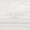 Bolso de mano Chanel Vintage en cuero acolchado blanco - Detail D4 thumbnail