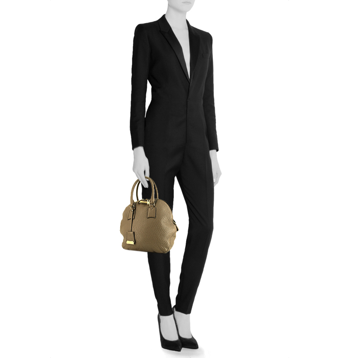 Burberry Orchad handbag in taupe grained leather - Detail D1