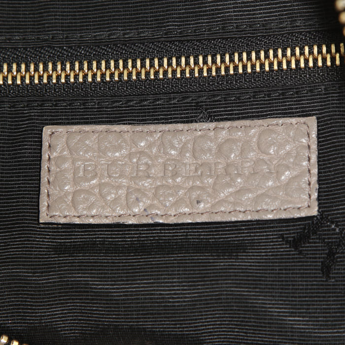 Sac à main Burberry Orchad en cuir grainé taupe - Detail D3