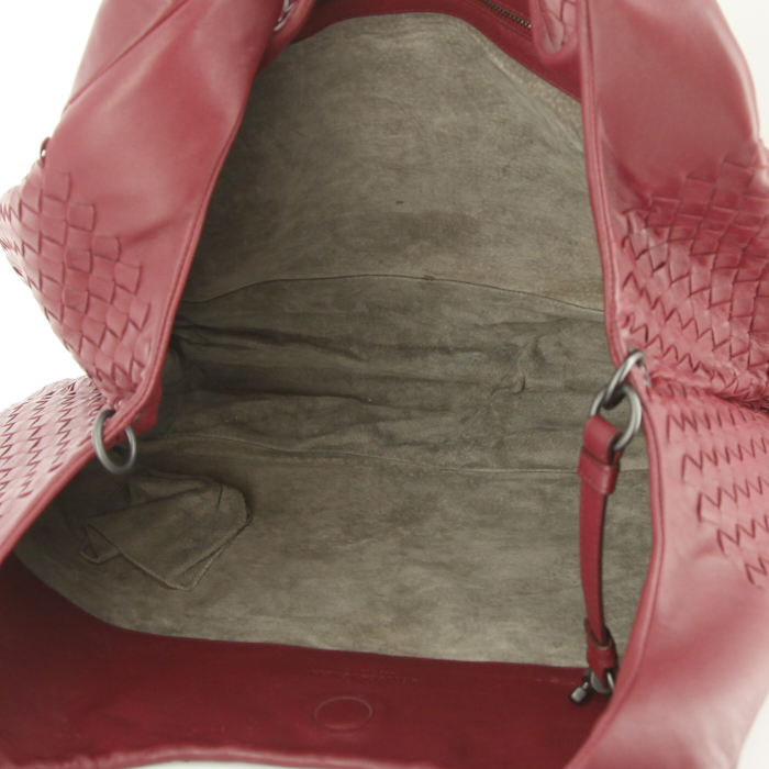 Sac à main Bottega Veneta Campana en cuir tressé rouge Rubis - Detail D2