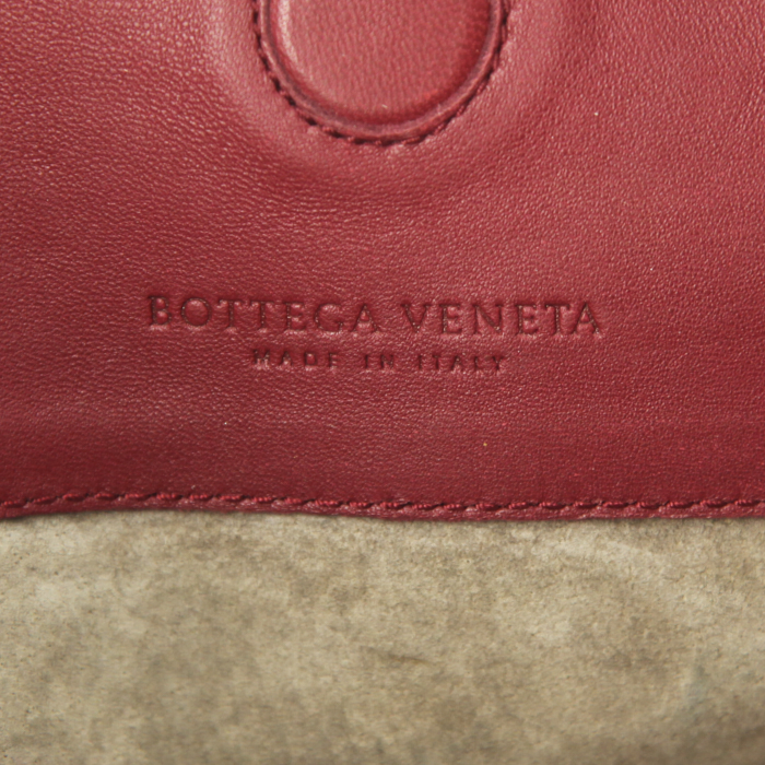 Bolso de mano Bottega Veneta Campana en cuero trenzado rojo Rubis - Detail D3