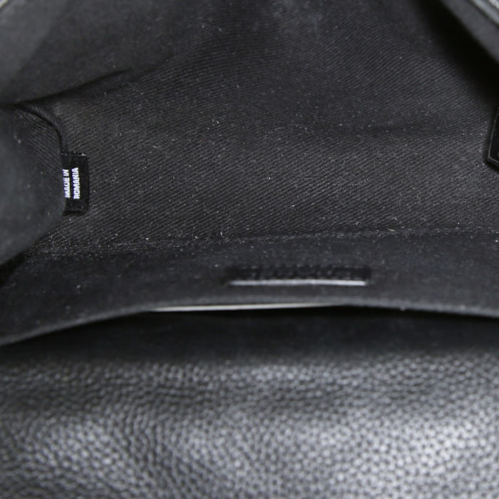 Bolsito-cinturón Chanel Pochette ceinture en cuero granulado negro - Detail D2