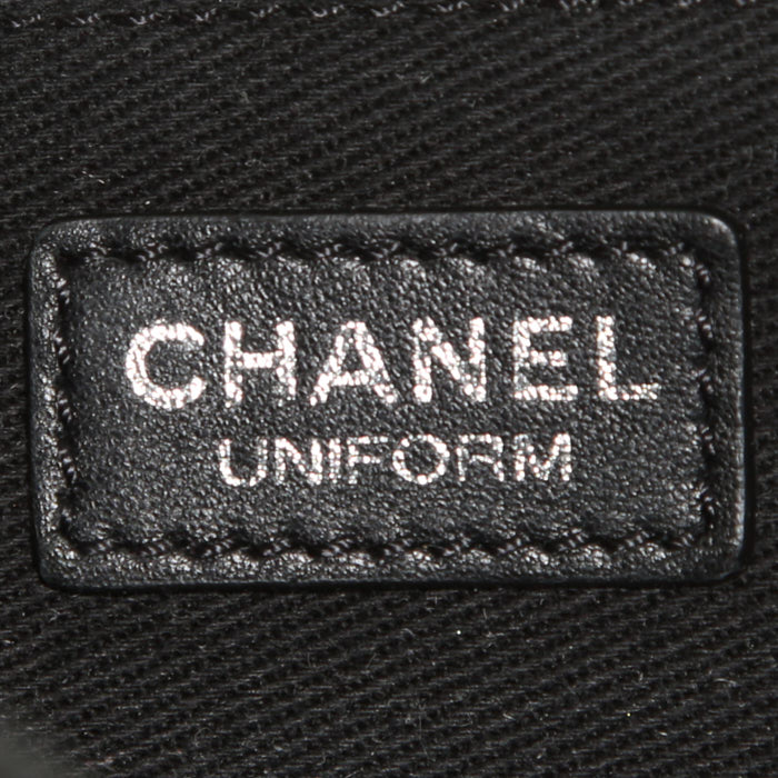 Bolsito-cinturón Chanel Pochette ceinture en cuero granulado negro - Detail D3