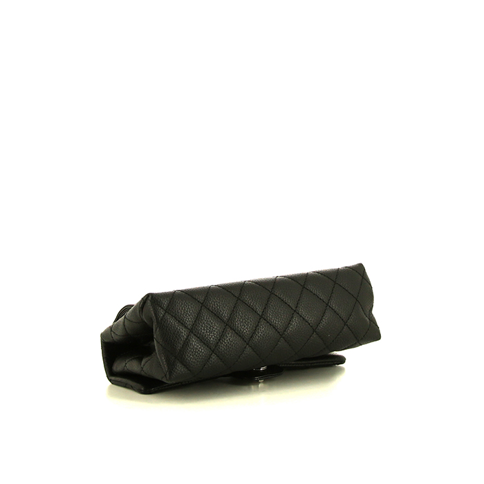 Bolsito-cinturón Chanel Pochette ceinture en cuero granulado negro - Detail D4