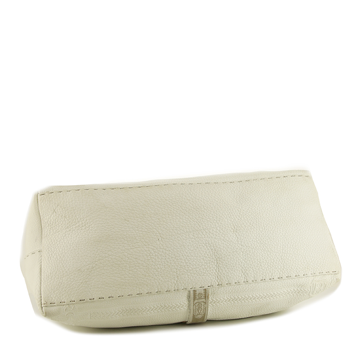 Bolso de mano Fendi Selleria en cuero granulado blanco - Detail D4