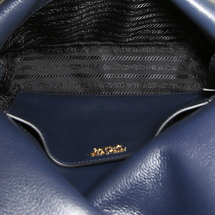 Sac bandoulière Prada Etiquette en cuir bleu - Detail D2