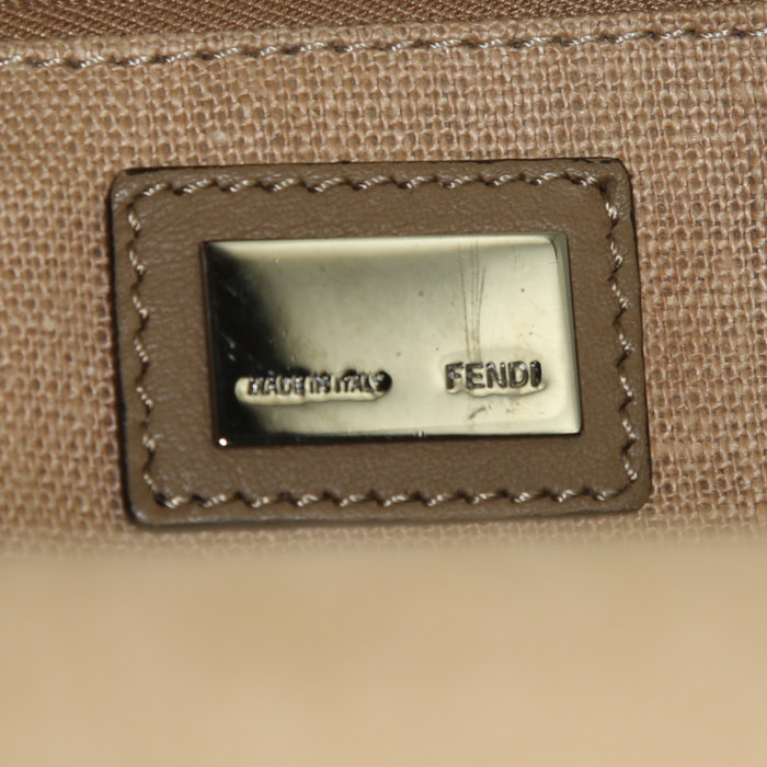 Bolso de mano Fendi 2 Jours en cuero beige y piel de galuchat - Detail D3