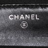 Bolsito de mano Chanel  Boy en cuero acolchado negro - Detail D3 thumbnail