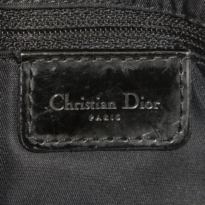 Sac à main Dior  Saddle en toile noire et cuir verni noir - Detail D3