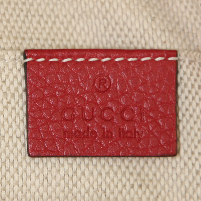 Sac bandoulière Gucci Soho Disco en cuir grainé rouge - Detail D3
