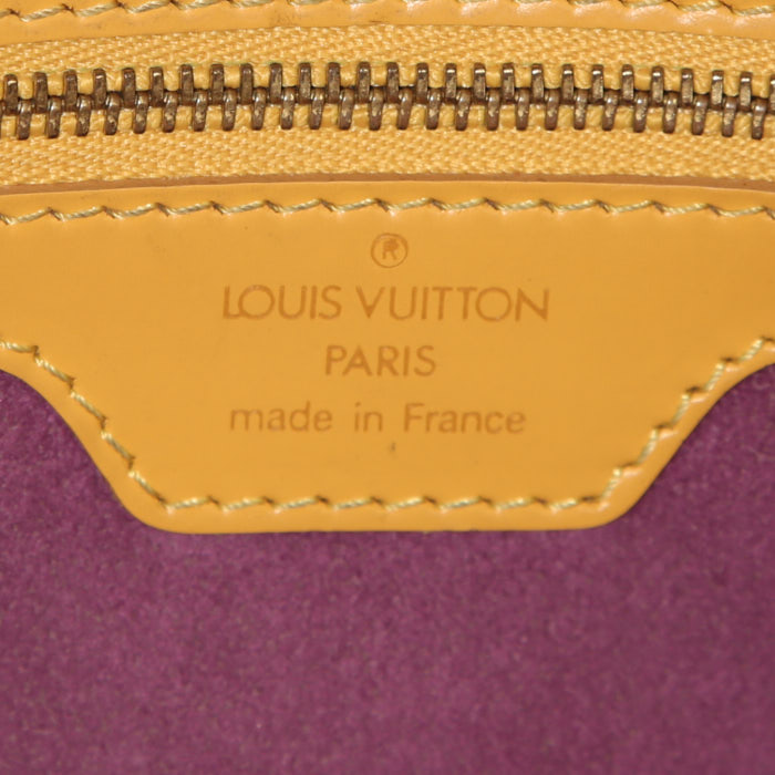 Sac à main Louis Vuitton Lussac en cuir épi jaune - Detail D3