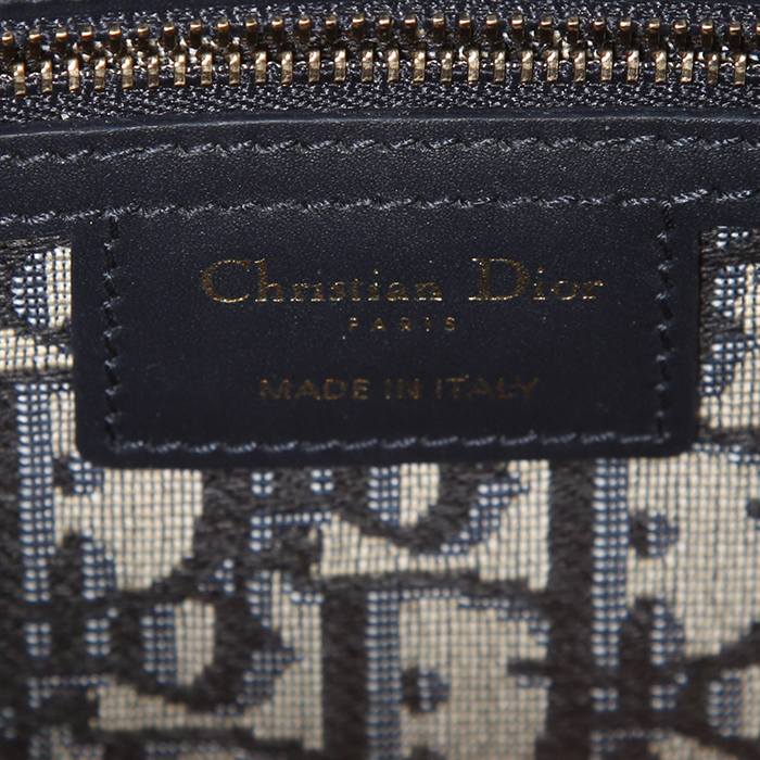 Dior shopping bag in beige wicker and navy blue canvas - Detail D4